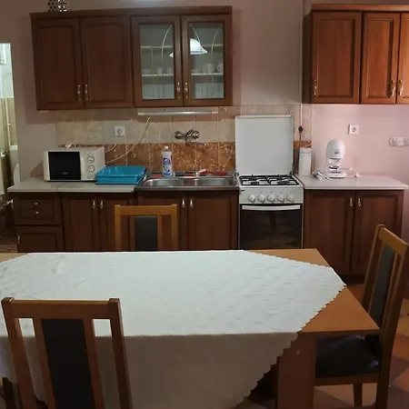 Kisasszony Apartment