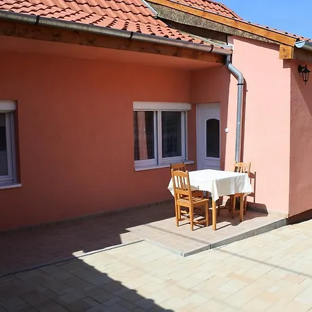 Апартаменти Kisasszony *