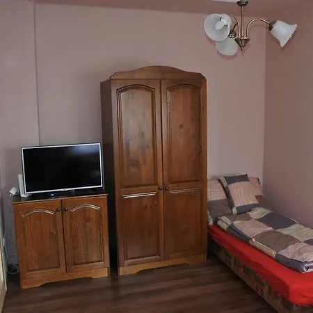 Kisasszony *