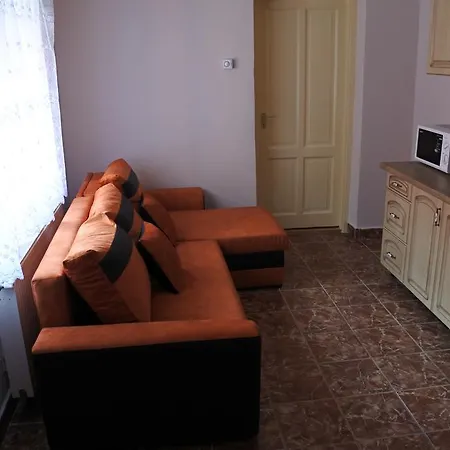 Kisasszony Апартаменти Еґер